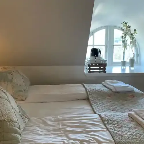 Hvidbjerg Strand Camping Resort Campingvaerelse Seng