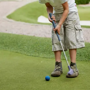 Hvidbjerg Strand Camping Resort Mini Golf Dreng