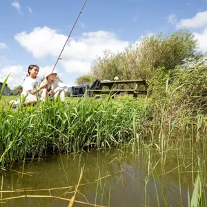 Hvidbjerg Strand Camping Resort Fiskesoe Piger (1)