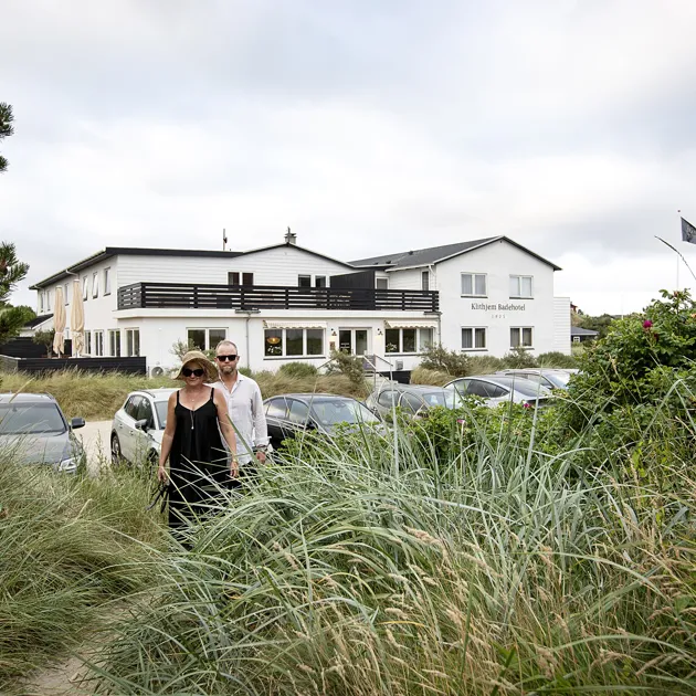 Klithjem_Badehotel_Vejers-Strand_Facade_Par.webp