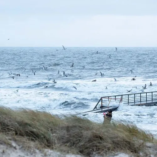 Hvidbjerg Strand Camping Resort Badebro Vinter Blaest