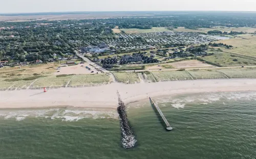 Hvidbjerg Strand Camping Resort Blaavandshuk Fyr Overblik Badebro